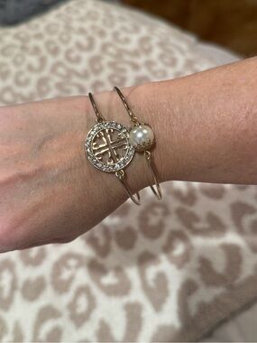 Gold Tone Pearl and Crystal Bangle Bracelet Set